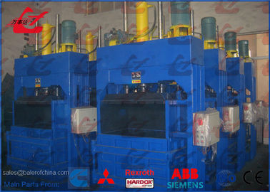 Machine de emballage verticale de mode hydraulique d'entraînement pour les bouteilles en plastique d'ANIMAL FAMILIER de cartons
